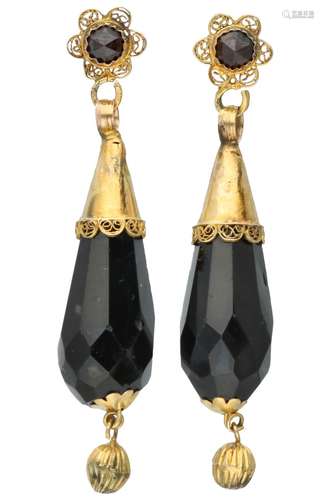 Yellow gold mourning earrings, with faceted garnet and black briolettes - 14 ct.