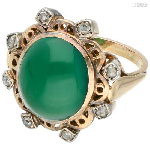 Yellow gold cocktail ring, with 8 rose cut diamonds and chrysoprase - 18 ct.