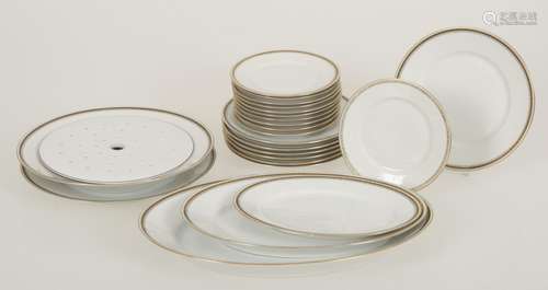 An elaborate dinner service with gilded rim. Hutschenreuther, 2nd half 20th century.