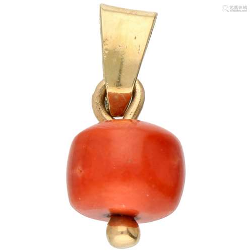 Yellow gold pendant, with red coral - 14 ct.