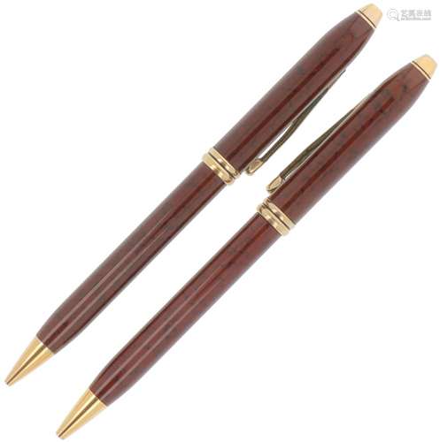 (2) Piece set of Cross pens.