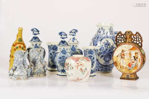 A large lot with various porcelain and eathenware items, 19th/ 20th century.