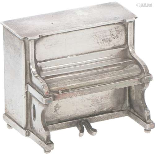 Miniature piano silver.