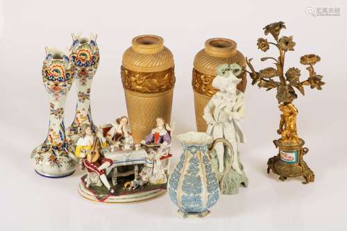 A lot with various items, a.w. a figurine, 20th century.