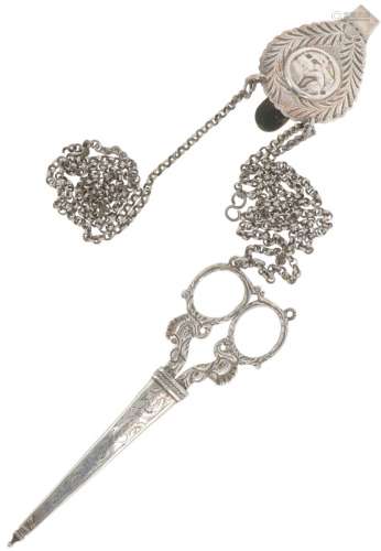 Chatelaine necklace with skirt hook & scissors silver.