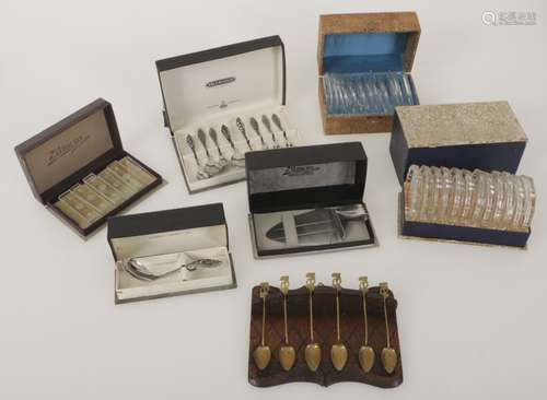 A lot with various knife rests and coasters, 20th century.