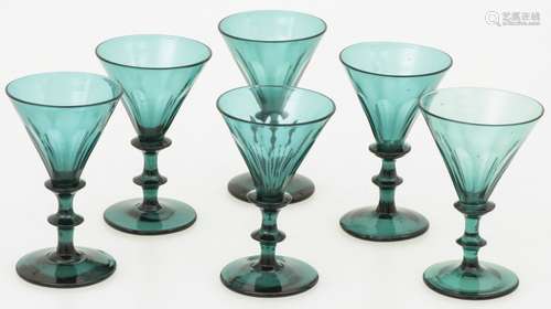 A lot with (6) green glass stemware, 19th century.