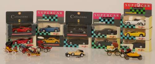 A lot consisting of various toy cars, including Ferrari Collezione. 20th century.