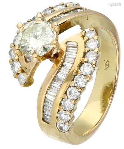 Yellow gold entourage ring, with approx. 1.90 ct. diamond - 14 ct.