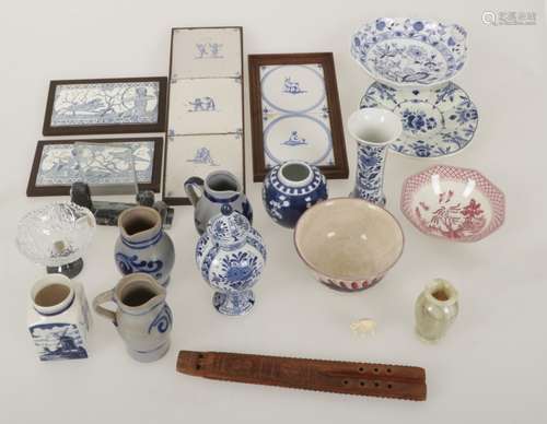 A lot of various earhenware items including Delft tiles. Holland, 19th/20th century.