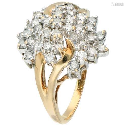 Yellow gold entourage ring with approx. 0.68 ct. diamond - 14 ct.