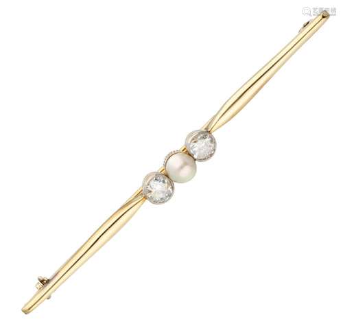 Yellow gold Art Deco brooch, with approx. 0.60 ct. diamond and cultivated pearl - 14 ct.