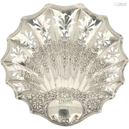 Delicacy bowl silver.