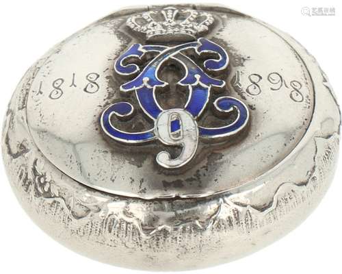 Pill box silver.