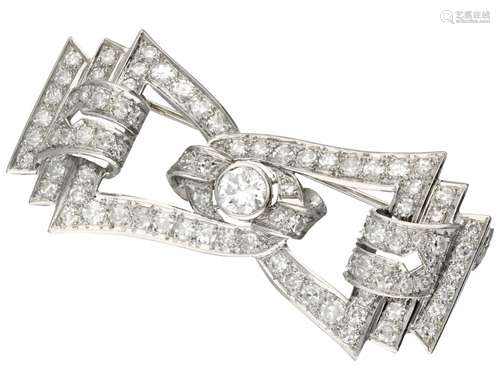 Platinum bow-shaped brooch, with approx. 1.95 ct. diamond - Pt. 900.