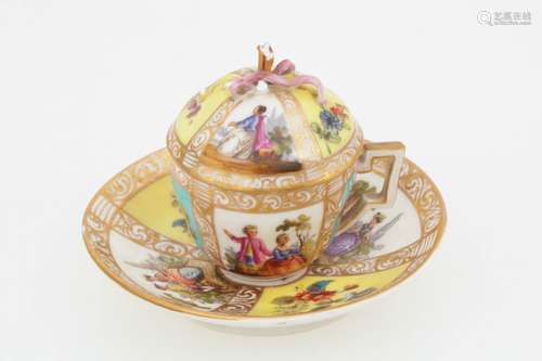 A Meissen coffeecup with lid.