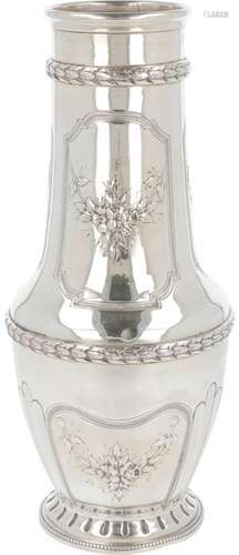 Decorative vase with flower decorations silver.