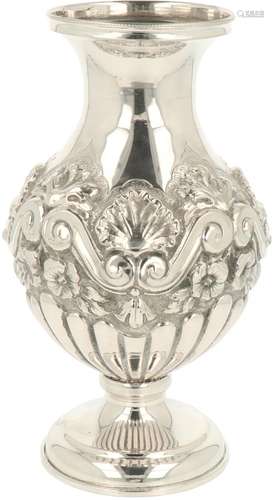 Decorative vase silver.