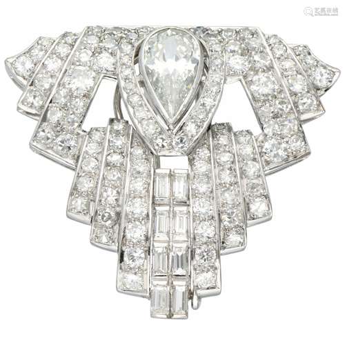 White gold entourage brooch set with approx. 4.05 ct. diamond - 14 ct.