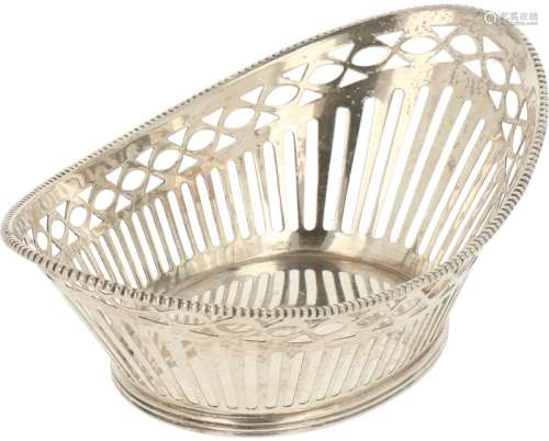Sweetmeat basket silver.