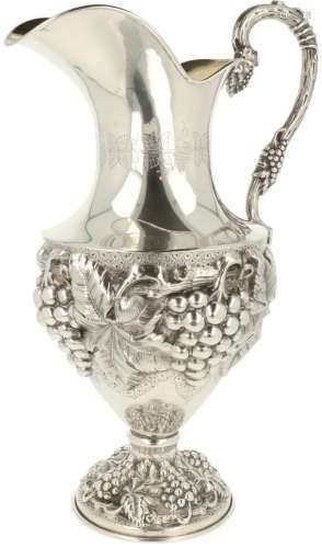 Wine pitcher silver.