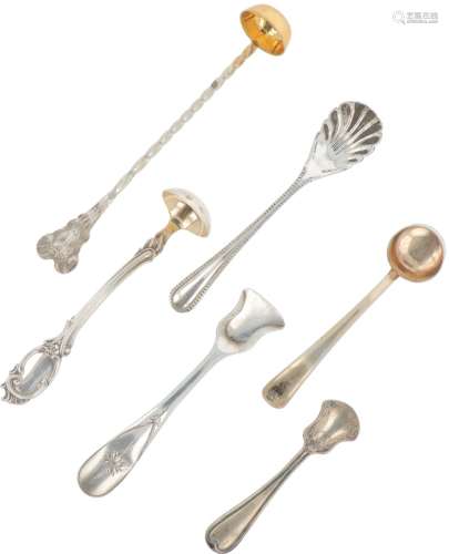 (6) Piece lot of salt & mustard spoons in silver.