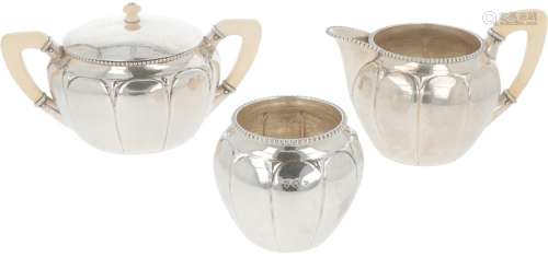 Cream set with spoon vase silver.