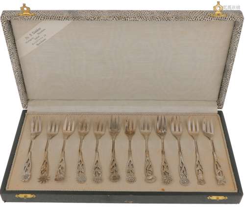 (12) Piece set of cake forks silver.