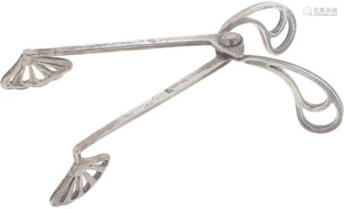 Sugar cube tongs silver.