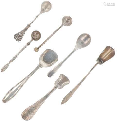 (7) Piece lot with silver salt spoons.