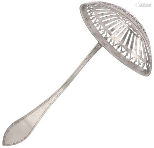 Sprinkler spoon silver.