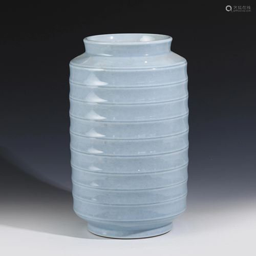 QIANLONG SKY BLUE GLAZED SPHERICAL VASE