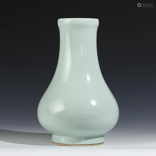 QIANLONG CELADON GLAZED VASE