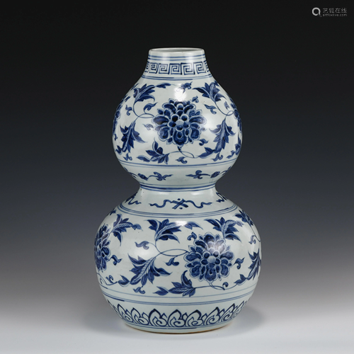 MING BLUE & WHITE FLORAL DOUBLE GOURD VASE