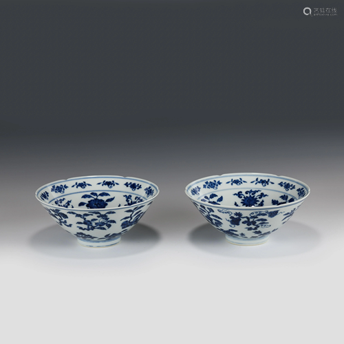 PAIR BLUE & WHITE FLORAL MOTIF REWARD BOWLS