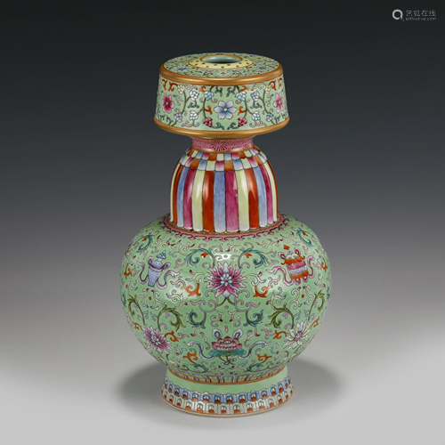 FAMILLE ROSE FLOWER LIDDED VASE