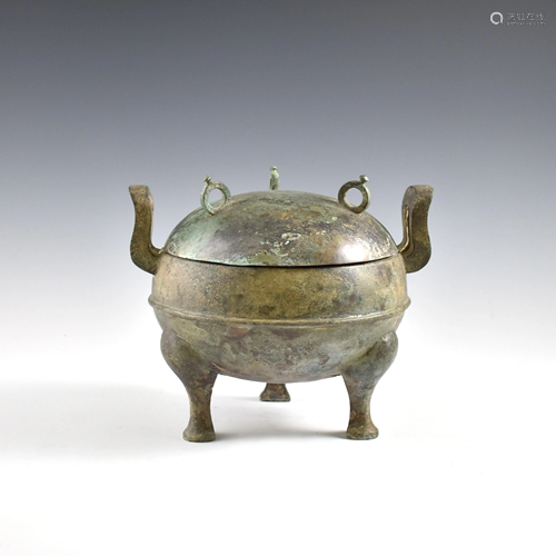 A ANTIQUE BRONZE COVERED TRIPOD CENSER.