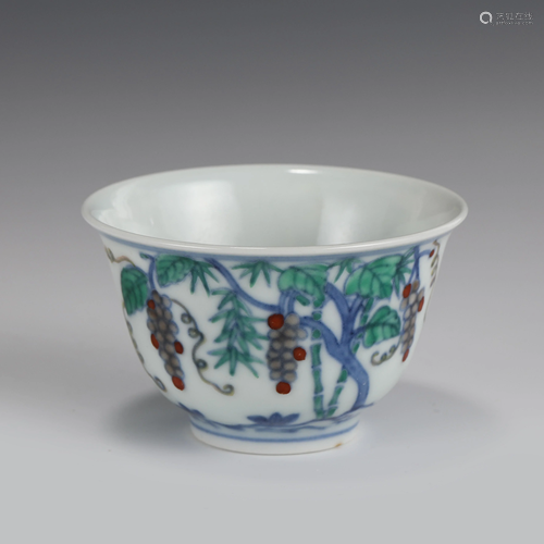 CHENGHUA DOUCAI GRAPES MOTIF SMALL CUP