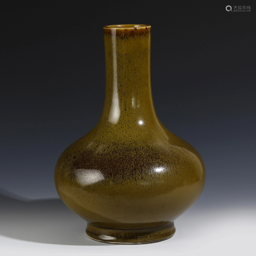 TONGZHI TEA DUST GLAZED REWARD VASE