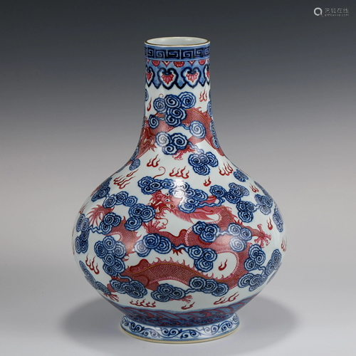 BLUE & WHITE CARMINE RED DRAGON MOTIF VASE