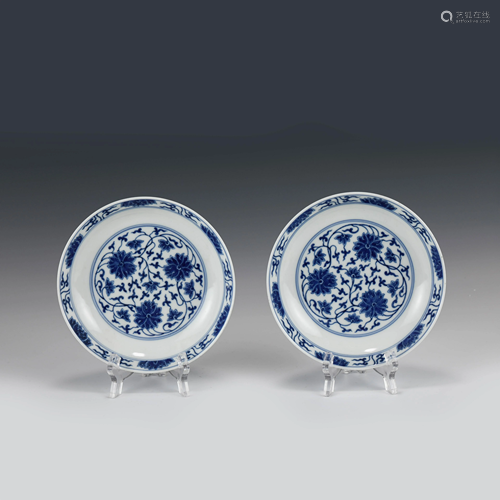 PAIR OF BLUE & WHITE FLORAL MOTIF PLATES