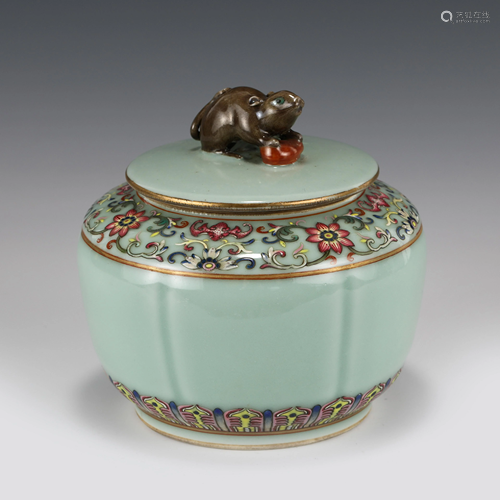 CHINESE FAMILLE ROSE PORCELAIN LIDDED JAR