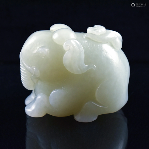 CARVED JADE ELEPHANT EFFIGY