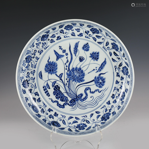 BLUE & WHITE FLORAL MOTIF PLATE