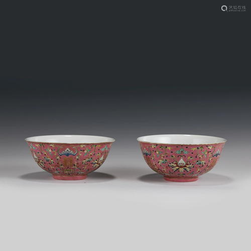 PAIR FAMILLE ROSE FLORAL MOTIF BOWLS