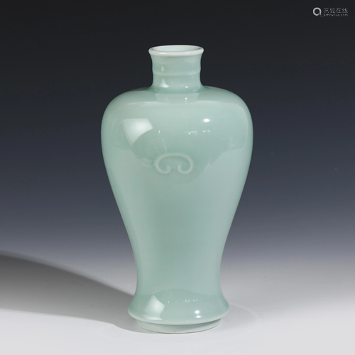 KANGXI CELADON GLAZED MEIPING JAR