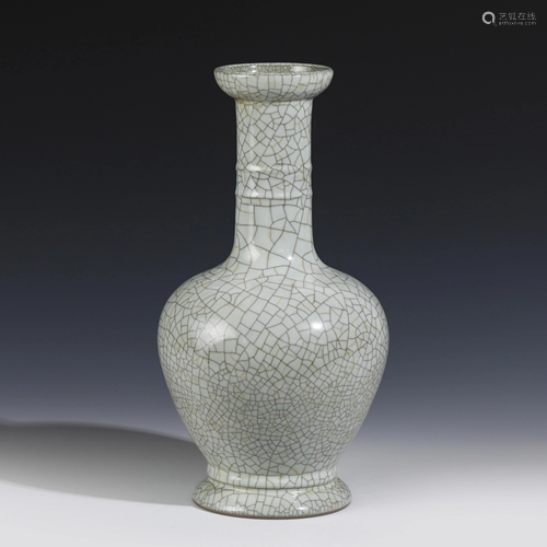 QIANLONG GE WARE REWARD VASE