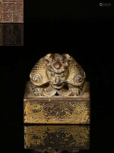 清   铜鎏金錾刻花卉纹龙龟钮印章