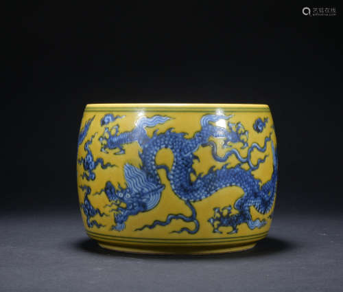 A yellow-ground and blue glazed 'dragon' jar and cover