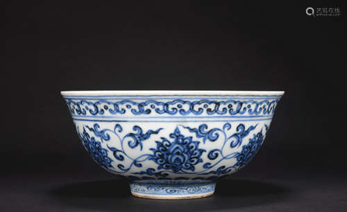 A blue and white 'floral' bowl